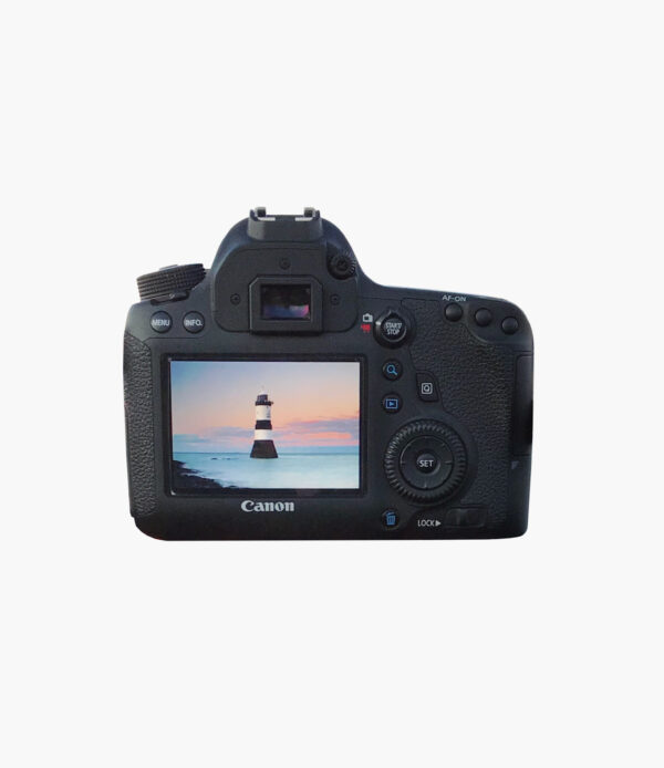 Canon EOS 77D + EF-S 18-55 mm STM
