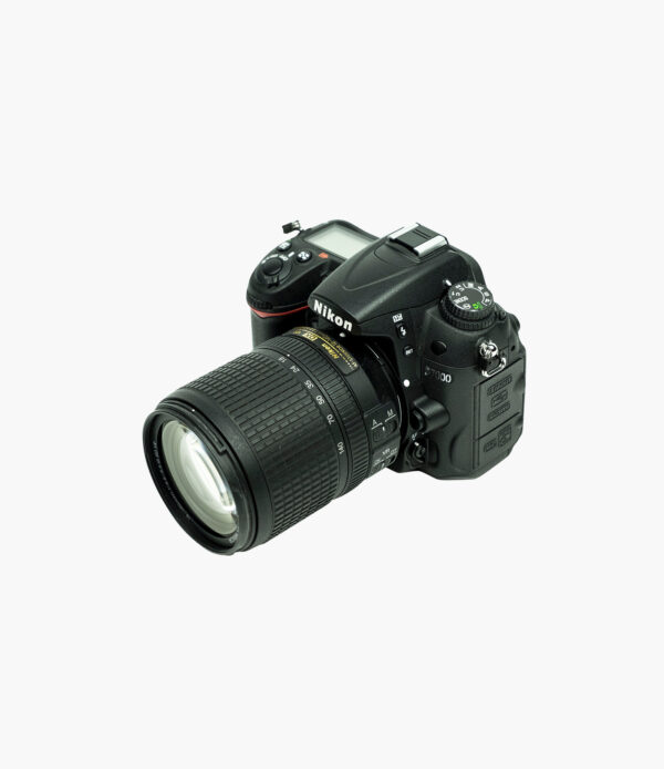 Nikon D7000 16.2MP DSLR Camera + 18-105 mm Lens