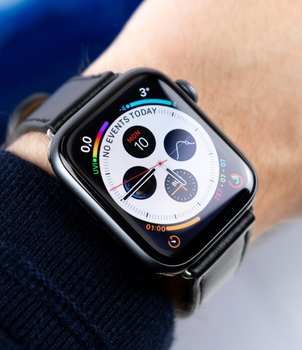 Apple Watch Series 5 Space Gray Aluminum Case with Leather Loop - Image 4